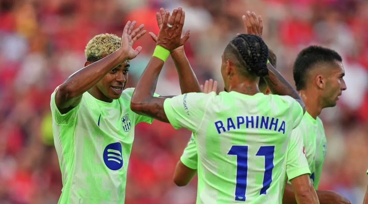 Yamal kết hợp hoàn hảo với Raphinha